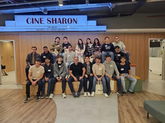 Estudantes da LEPoli em visita à Stone